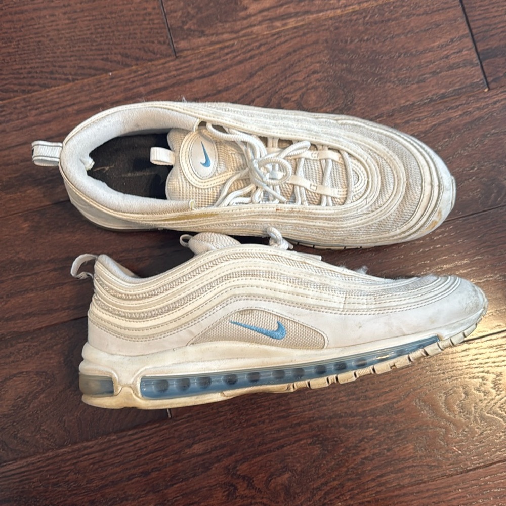 Nike air maxes